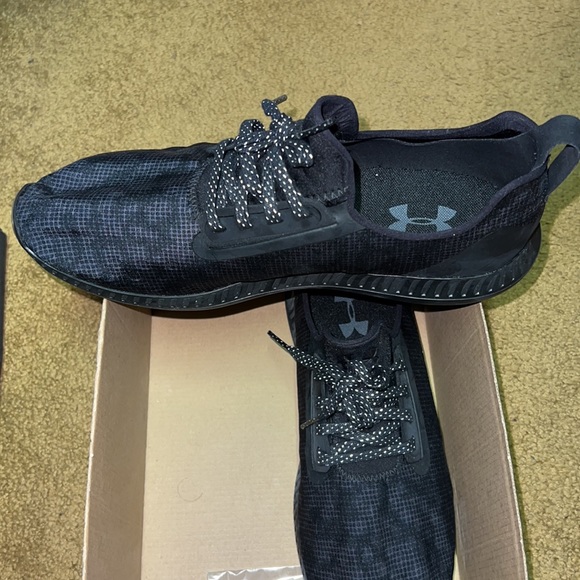 Under Armour shoes - Picture 4 of 11
